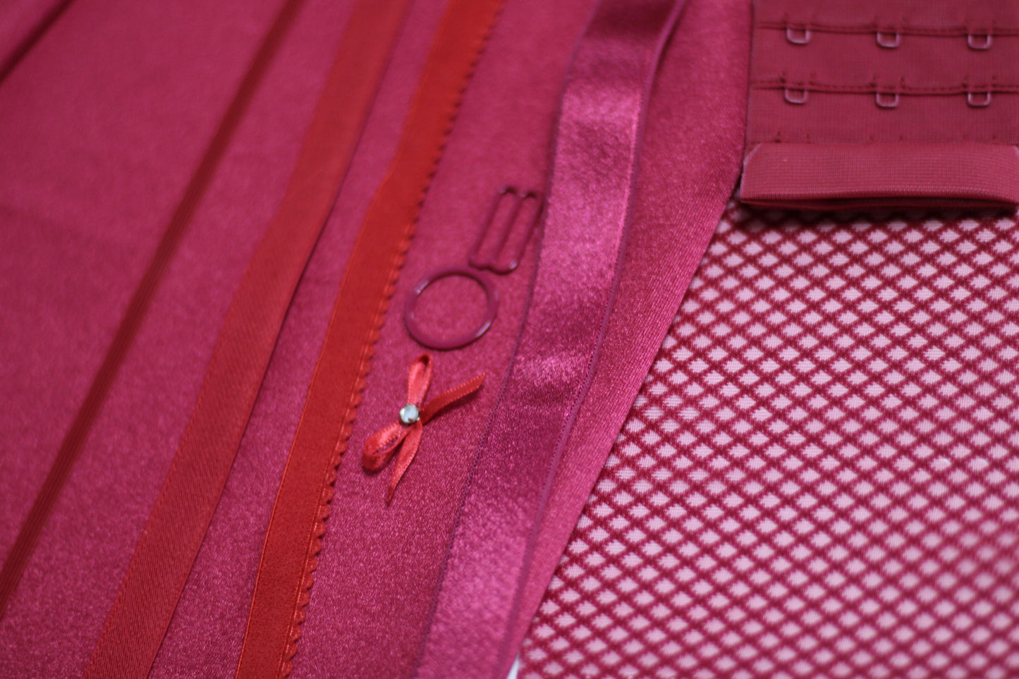 Cerise rood lingeriepakket met breed schouderband